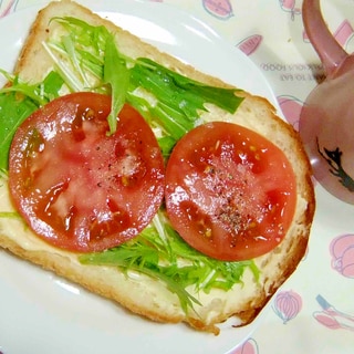 サラダ水菜とトマトのトースト